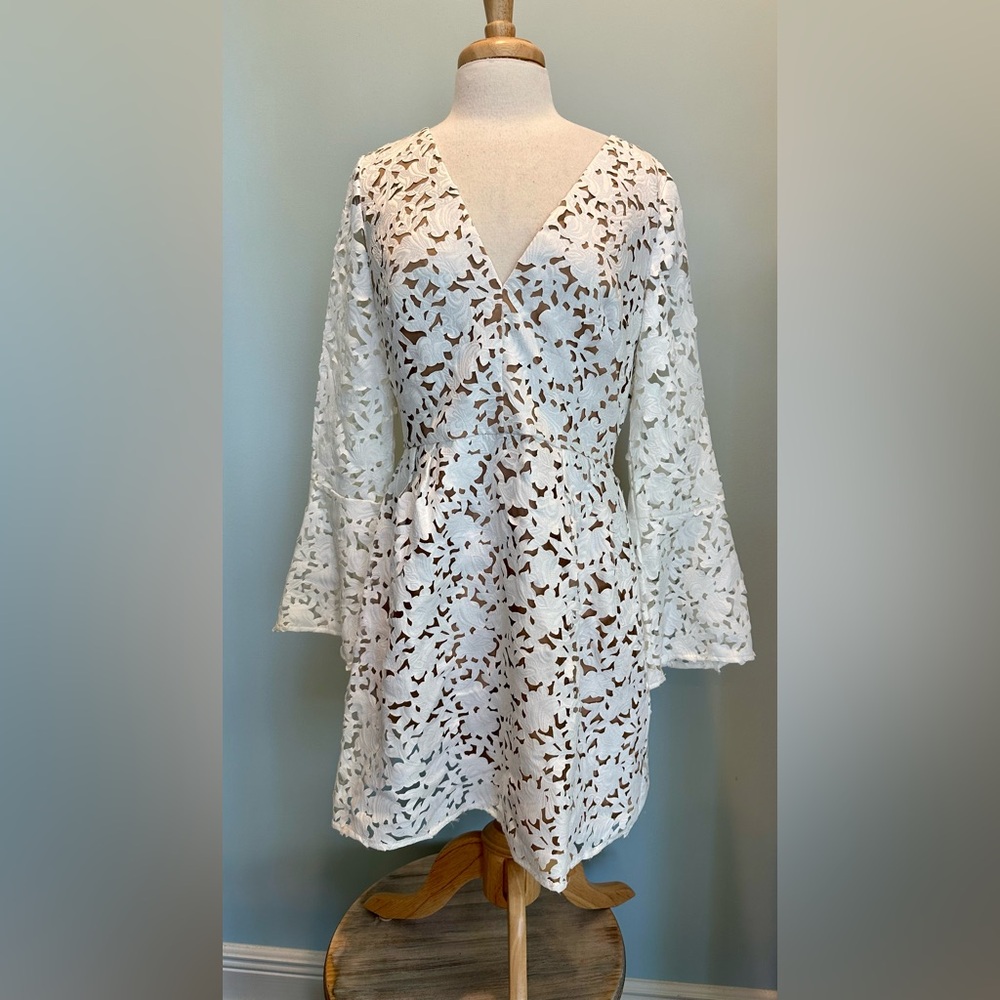 Monique Lhuillier Lazercut Bell Sleeve fit and flare white dress size 10